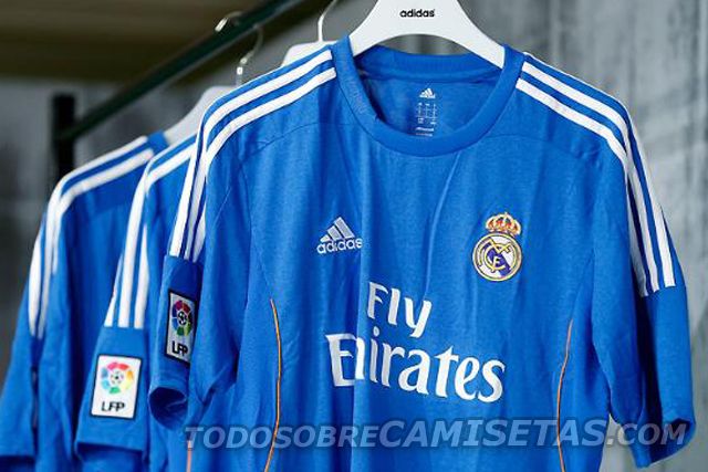 Camiseta real madrid azul fashion claro